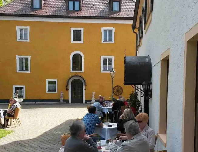 Hotel Schloss 3*